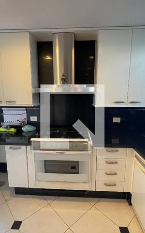 Casa à venda com 400m², 4 quartos e 5 vagas Casa à venda com 400m², 4 quartos e 5 vagasCozinha