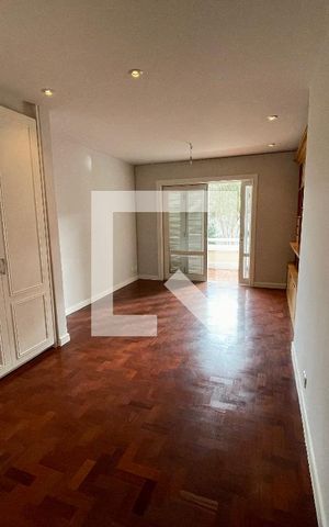 Casa à venda com 400m², 4 quartos e 5 vagas Casa à venda com 400m², 4 quartos e 5 vagasSuíte master
