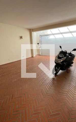 Casa à venda com 400m², 4 quartos e 5 vagas Casa à venda com 400m², 4 quartos e 5 vagasGaragem 1
