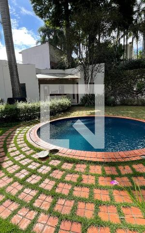 Casa à venda com 400m², 4 quartos e 5 vagas Casa à venda com 400m², 4 quartos e 5 vagasQuintal