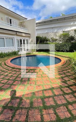 Casa à venda com 400m², 4 quartos e 5 vagas Casa à venda com 400m², 4 quartos e 5 vagasQuintal