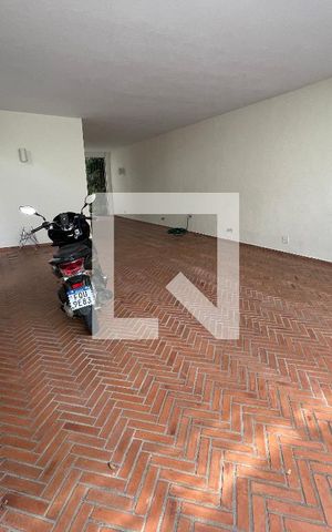 Casa à venda com 400m², 4 quartos e 5 vagas Casa à venda com 400m², 4 quartos e 5 vagasGaragem 1