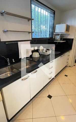 Casa à venda com 400m², 4 quartos e 5 vagas Casa à venda com 400m², 4 quartos e 5 vagasCozinha