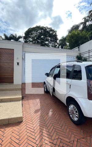 Casa à venda com 400m², 4 quartos e 5 vagas Casa à venda com 400m², 4 quartos e 5 vagasFachada casa