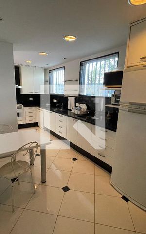Casa à venda com 400m², 4 quartos e 5 vagas Casa à venda com 400m², 4 quartos e 5 vagasCozinha