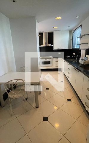 Casa à venda com 400m², 4 quartos e 5 vagas Casa à venda com 400m², 4 quartos e 5 vagasCozinha