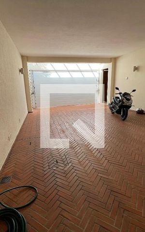 Casa à venda com 400m², 4 quartos e 5 vagas Casa à venda com 400m², 4 quartos e 5 vagasGaragem 1