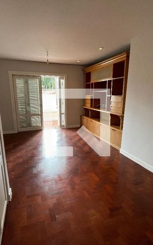 Casa à venda com 400m², 4 quartos e 5 vagas Casa à venda com 400m², 4 quartos e 5 vagasSuíte master