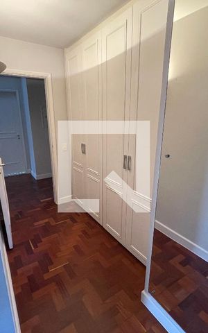 Casa à venda com 400m², 4 quartos e 5 vagas Casa à venda com 400m², 4 quartos e 5 vagasCloset da suíte master
