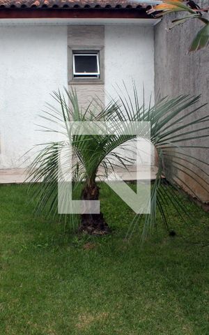 Casa à venda com 210m², 2 quartos e 2 vagas Casa à venda com 210m², 2 quartos e 2 vagasEntrada