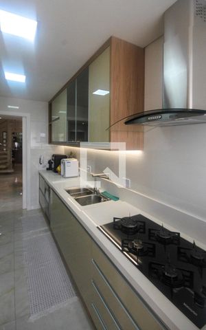 Apartamento para alugar com 258m², 2 quartos e 2 vagas Apartamento para alugar com 258m², 2 quartos e 2 vagasCozinha