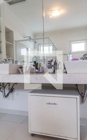 Casa de condomínio à venda com 435m², 5 quartos e 4 vagasBanheiro da Suíte 1