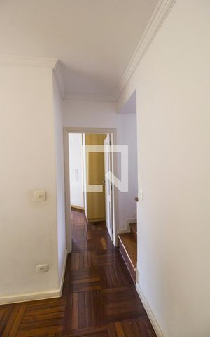 Casa de condomínio à venda com 435m², 5 quartos e 4 vagasCorredor