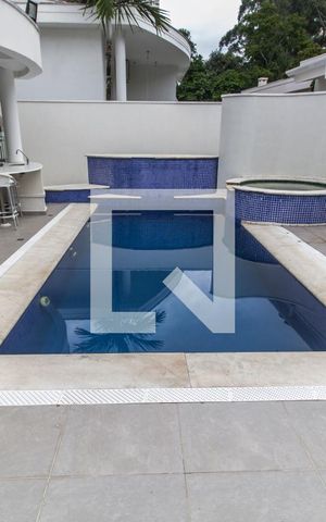 Casa de condomínio à venda com 435m², 5 quartos e 4 vagasPiscina