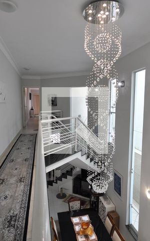 Casa à venda com 200m², 3 quartos e 4 vagasHall Social