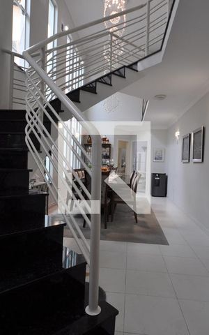 Casa à venda com 200m², 3 quartos e 4 vagasEscada