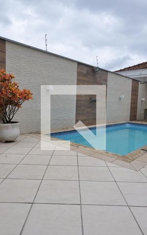 Casa à venda com 200m², 3 quartos e 4 vagasPiscina