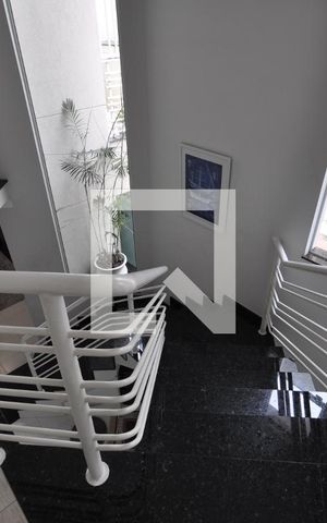 Casa à venda com 200m², 3 quartos e 4 vagasEscada