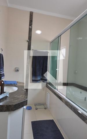 Casa à venda com 200m², 3 quartos e 4 vagasBanheiro da Suíte 1