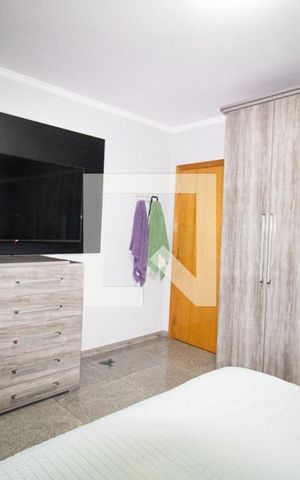Casa à venda com 240m², 3 quartos e 3 vagas Casa à venda com 240m², 3 quartos e 3 vagasQuarto 1
