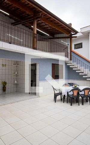 Casa à venda com 240m², 3 quartos e 3 vagas Casa à venda com 240m², 3 quartos e 3 vagasQuintal