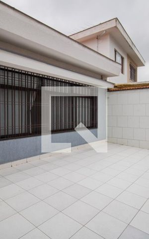 Casa à venda com 240m², 3 quartos e 3 vagas Casa à venda com 240m², 3 quartos e 3 vagasGaragem