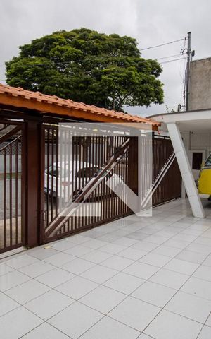 Casa à venda com 240m², 3 quartos e 3 vagas Casa à venda com 240m², 3 quartos e 3 vagasGaragem