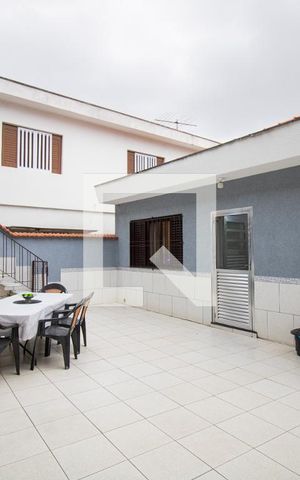Casa à venda com 240m², 3 quartos e 3 vagas Casa à venda com 240m², 3 quartos e 3 vagasQuintal