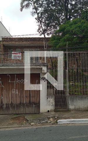 Casa à venda com 144m², 3 quartos e 2 vagas Casa à venda com 144m², 3 quartos e 2 vagasFachada