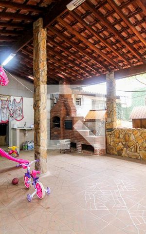 Casa à venda com 144m², 3 quartos e 2 vagas Casa à venda com 144m², 3 quartos e 2 vagasÁrea comum - Churrasqueira