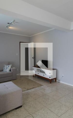 Casa para alugar com 298m², 3 quartos e 1 vagaSala
