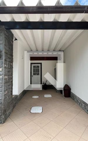 Casa para alugar com 298m², 3 quartos e 1 vaga Casa para alugar com 298m², 3 quartos e 1 vagaGaragem