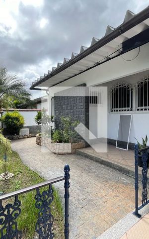 Casa para alugar com 298m², 3 quartos e 1 vaga Casa para alugar com 298m², 3 quartos e 1 vagaFrente da casa - Jardim