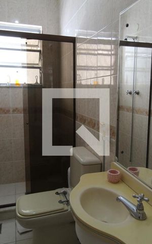 Casa para alugar com 298m², 3 quartos e 1 vagaBanheiro do corredor