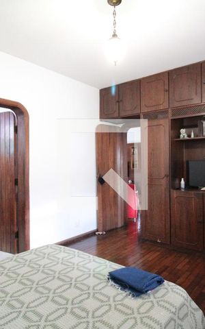 Casa para alugar com 326m², 4 quartos e 4 vagasSuite