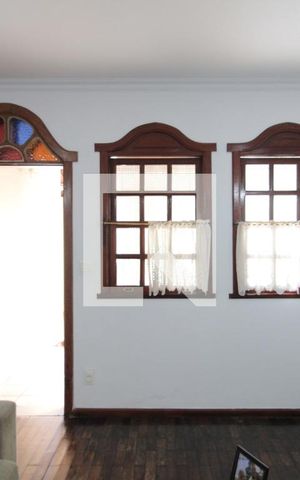 Casa para alugar com 326m², 4 quartos e 4 vagasSala de Estar