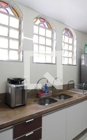 Casa para alugar com 326m², 4 quartos e 4 vagasCozinha