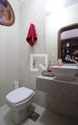Casa para alugar com 326m², 4 quartos e 4 vagasLavabo