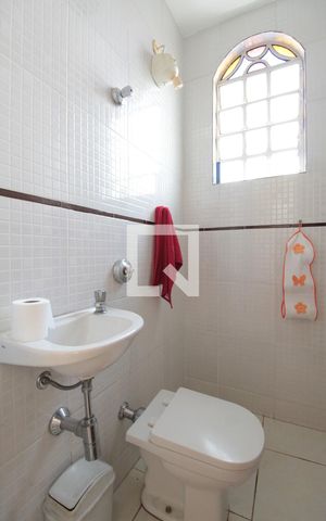 Casa para alugar com 326m², 4 quartos e 4 vagasBanheiro de Serviço