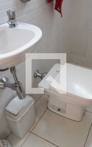 Casa para alugar com 326m², 4 quartos e 4 vagasBanheiro de Serviço