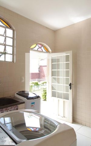 Casa para alugar com 326m², 4 quartos e 4 vagasArea de Serviço