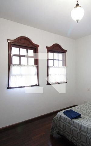 Casa para alugar com 326m², 4 quartos e 4 vagasSuite
