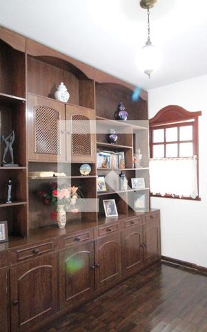 Casa para alugar com 326m², 4 quartos e 4 vagasBiblioteca