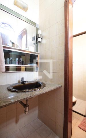 Casa para alugar com 326m², 4 quartos e 4 vagasBanheiro Social