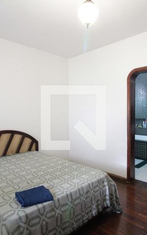 Casa para alugar com 326m², 4 quartos e 4 vagasSuite