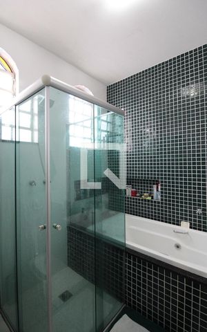 Casa para alugar com 326m², 4 quartos e 4 vagasBanheiro da Suite