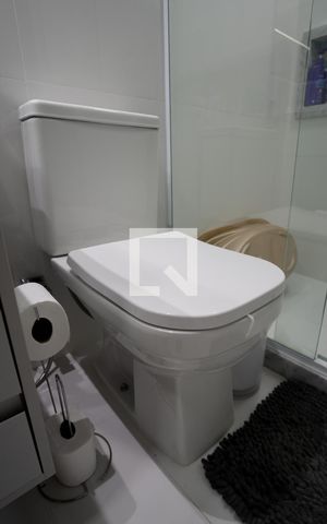 Apartamento à venda com 70m², 2 quartos e 1 vaga Apartamento à venda com 70m², 2 quartos e 1 vagaSuíte - Banheiro