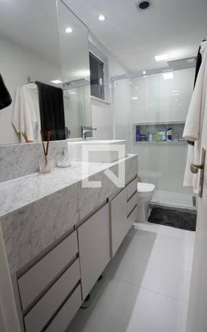 Apartamento à venda com 70m², 2 quartos e 1 vaga Apartamento à venda com 70m², 2 quartos e 1 vagaSuíte - Banheiro