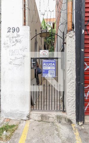 Casa para alugar com 21m², 1 quarto e sem vaga Casa para alugar com 21m², 1 quarto e sem vagaFachada