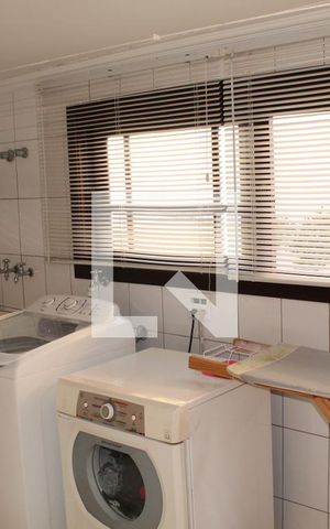 Casa de condomínio para alugar com 450m², 3 quartos e 5 vagasÁrea de serviço 